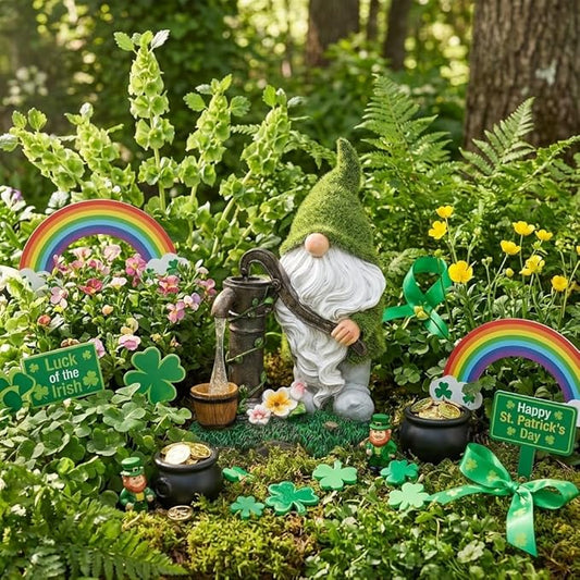 TERESA'S COLLECTIONS Garden Gnomes Decor with Solar Lights, Fathers Gifts, Green Outdoor Resin Decorations for Porch Patio, Gnome Ornaments for Dad and Mom,9"