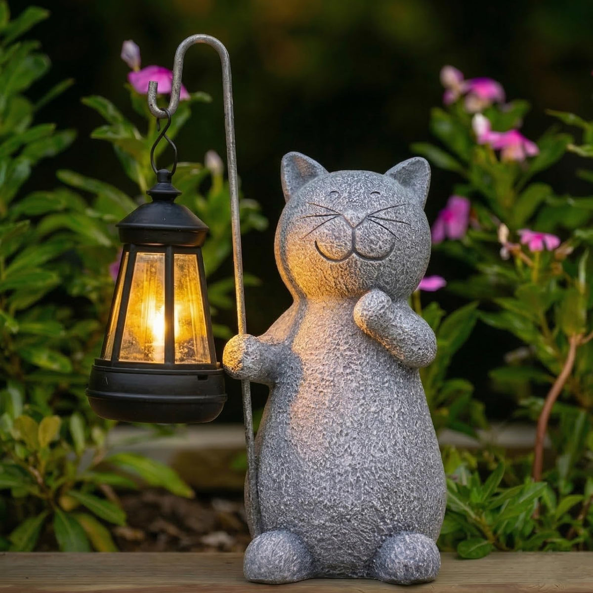 Qeeman Solar Cat Garden Statue with Lantern: Outdoor Decor