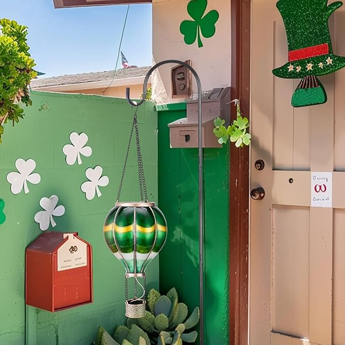 TERESA'S COLLECTIONS Hot Air Balloon Solar Lantern for Outdoor Garden Decor, Hanging Flickering Flame Outdoor Lights for Trees, Green St Patrick's Day Decorations for Party Father's Gift