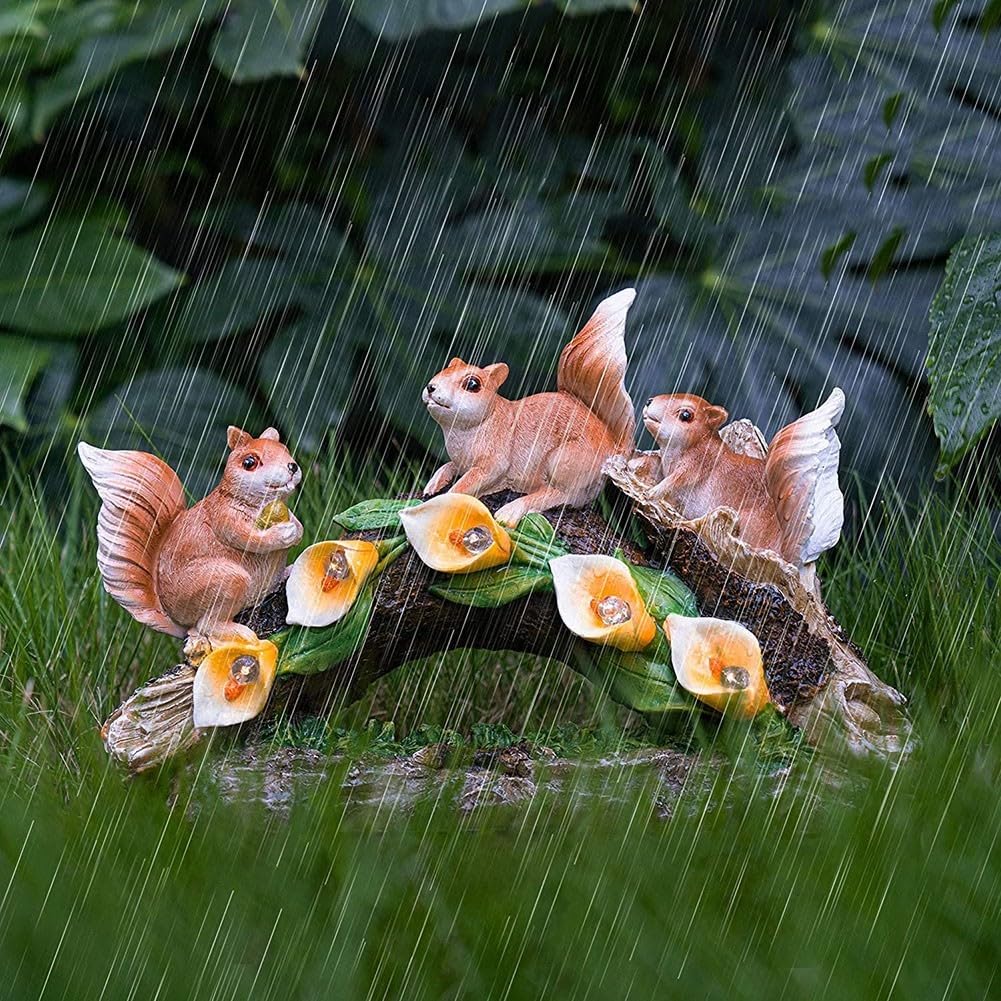 Outdoor Solar Squirrel Statue Resin Garden Decor Light Up Lawn Ornament Weatherproof Yard Art for Backyard Pathway Patio Night Glow(Three squirrels)