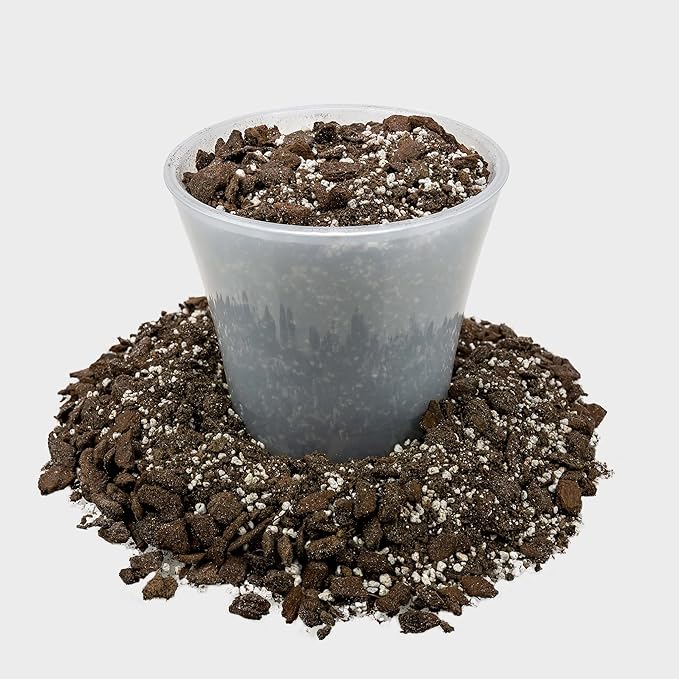Gardenera Professional Succulent Soil Premium All Purpose Blend | Pre-Mixed Ready to Use for Cactus and Succulents | Sphagnum Peat Moss, Perlite, New Zealand Pine Bark - Made in USA - 3 Quart