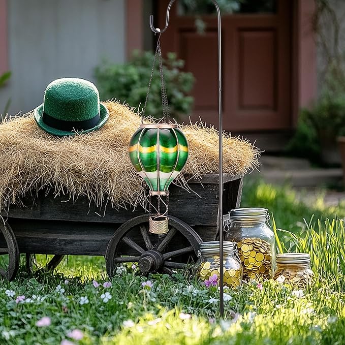 TERESA'S COLLECTIONS Hot Air Balloon Solar Lantern for Outdoor Garden Decor, Hanging Flickering Flame Outdoor Lights for Trees, Green St Patrick's Day Decorations for Party Father's Gift